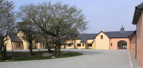 Eclipse Holiday Homes & Adventure Centre Кенмар Экстерьер фото